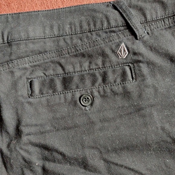 Volcom Shorts - Picture 4 of 6